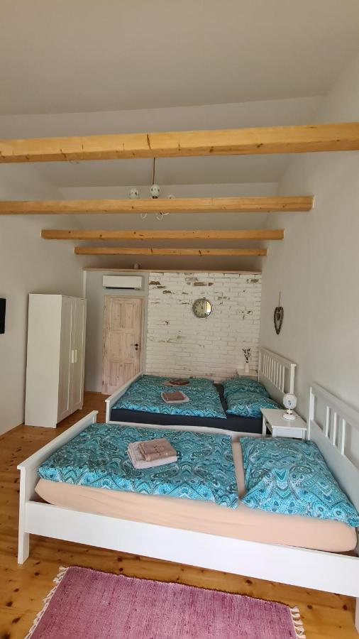 La Bobul Apartments Drnholec 外观 照片