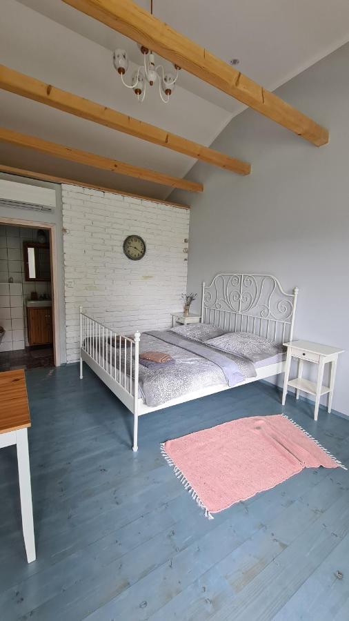 La Bobul Apartments Drnholec 外观 照片