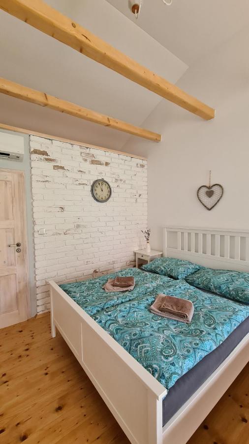 La Bobul Apartments Drnholec 外观 照片