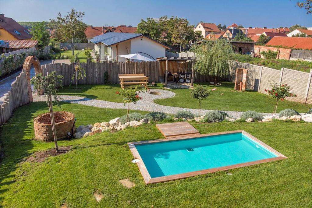 La Bobul Apartments Drnholec 外观 照片