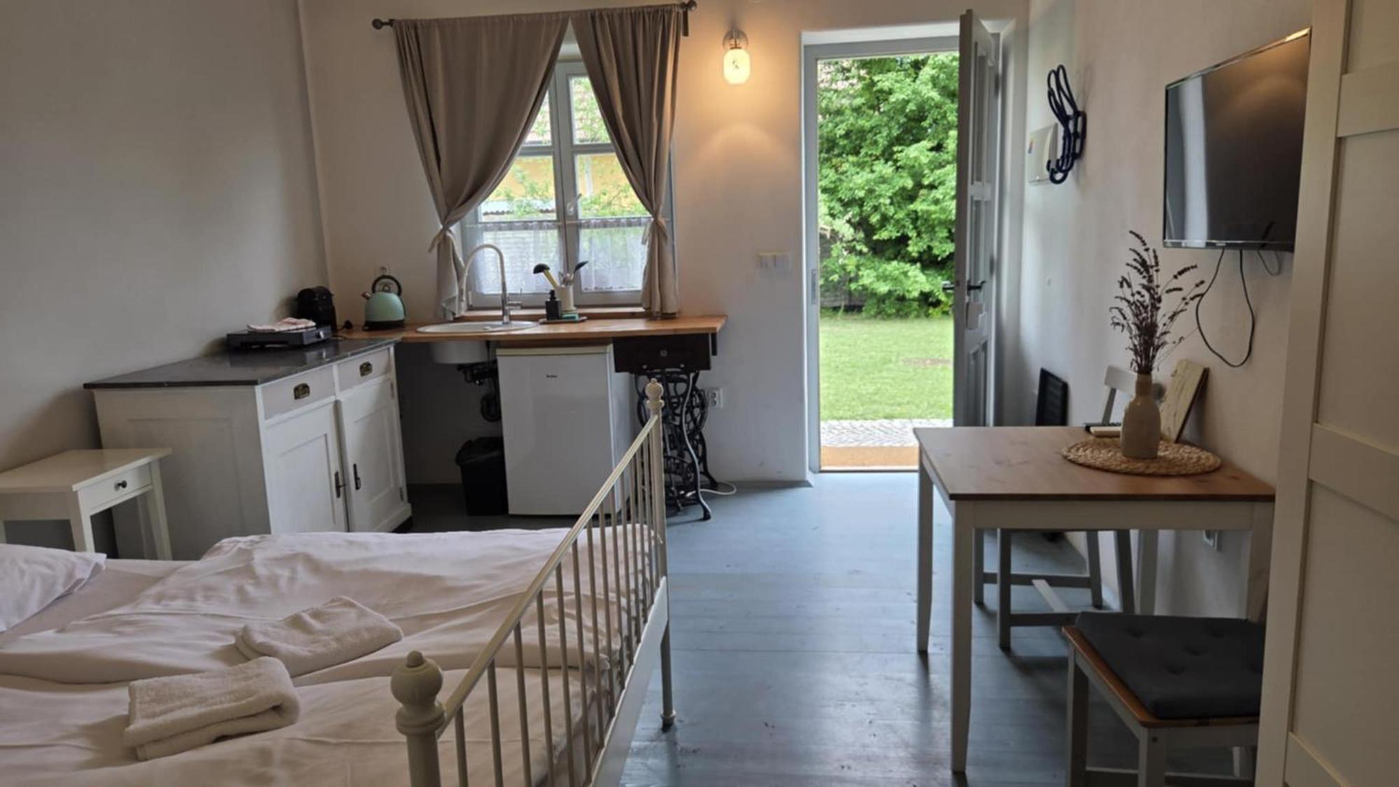 La Bobul Apartments Drnholec 外观 照片
