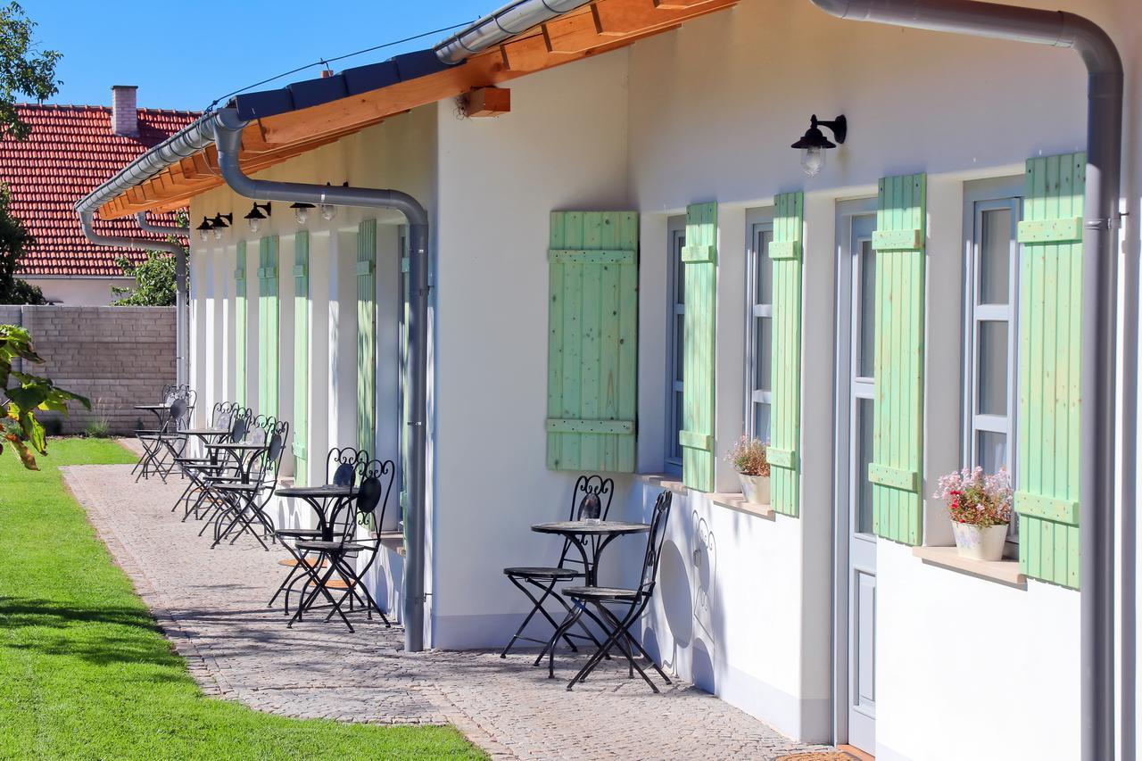 La Bobul Apartments Drnholec 外观 照片
