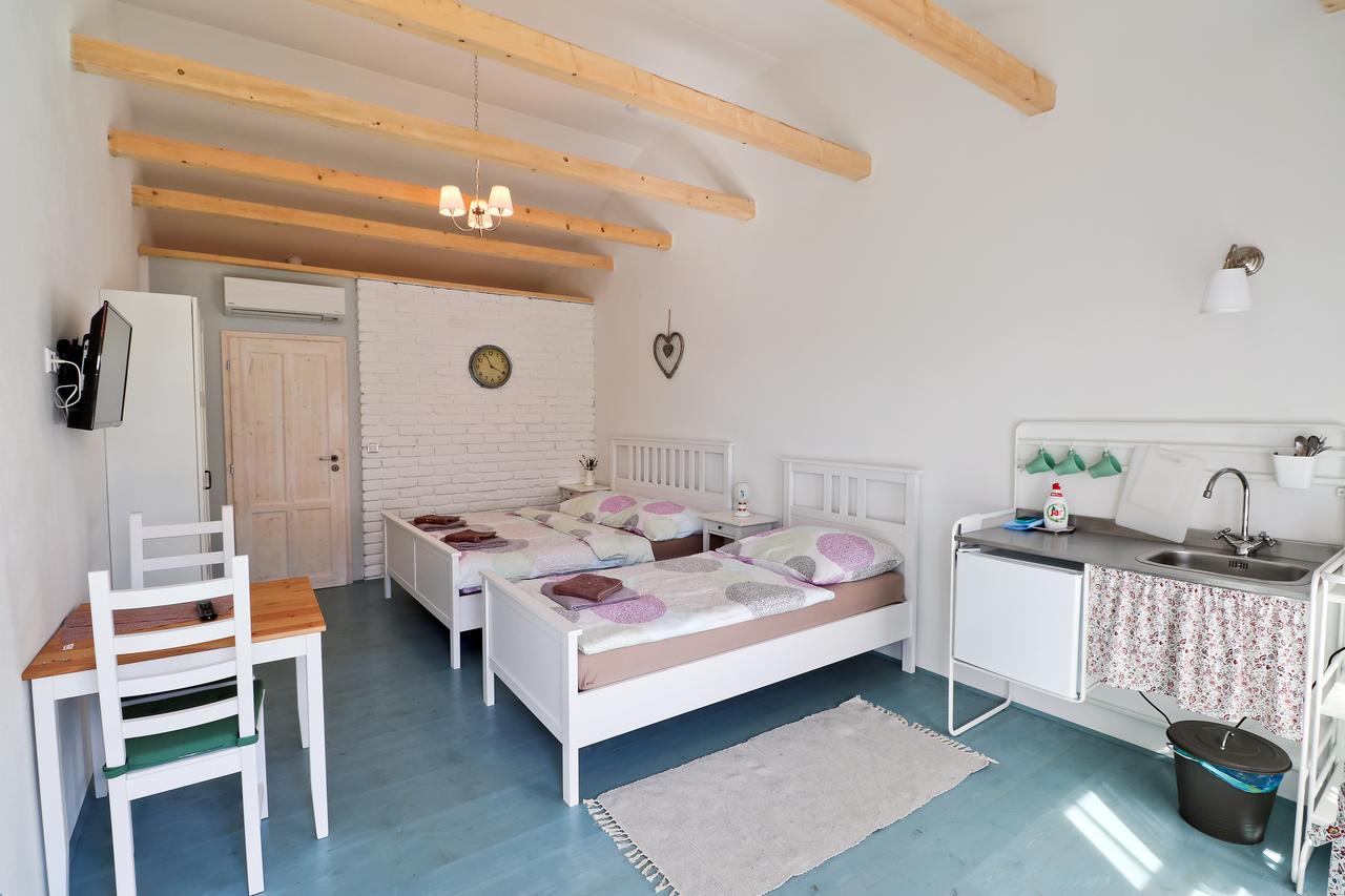 La Bobul Apartments Drnholec 外观 照片