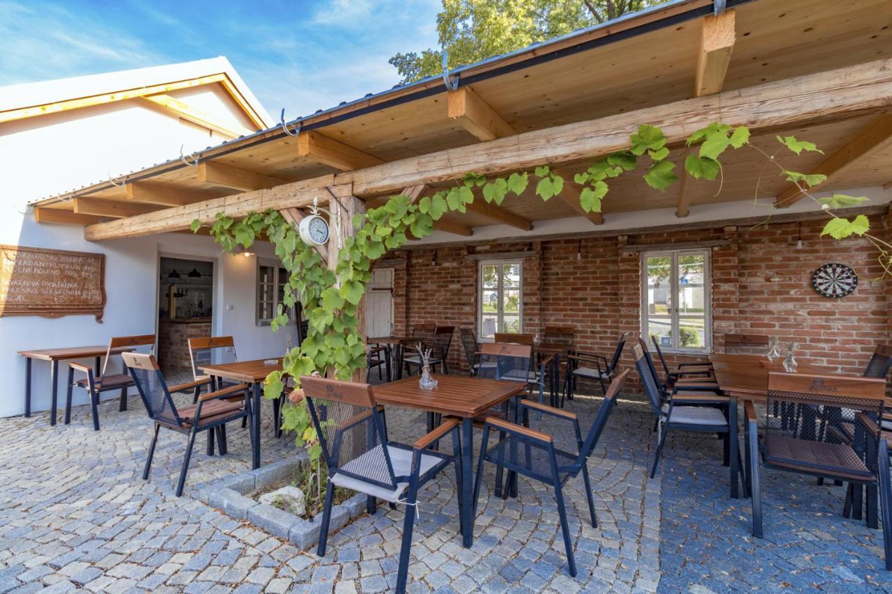 La Bobul Apartments Drnholec 外观 照片